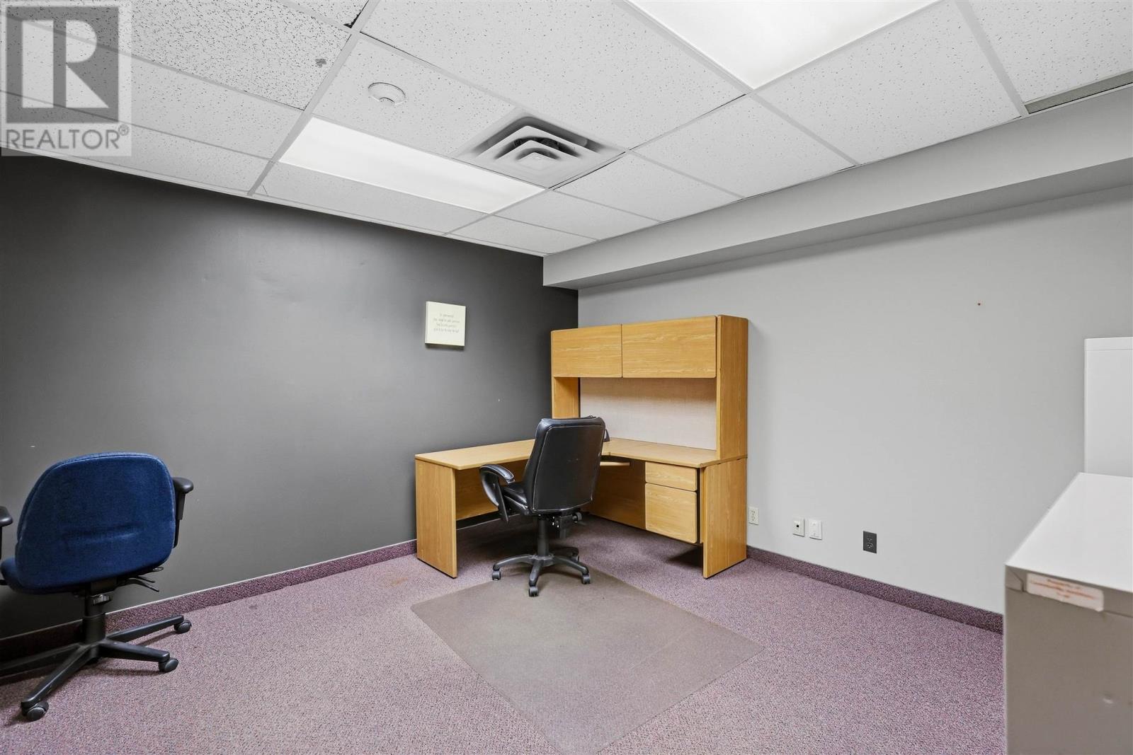 258 Queen St E Property Photo 41