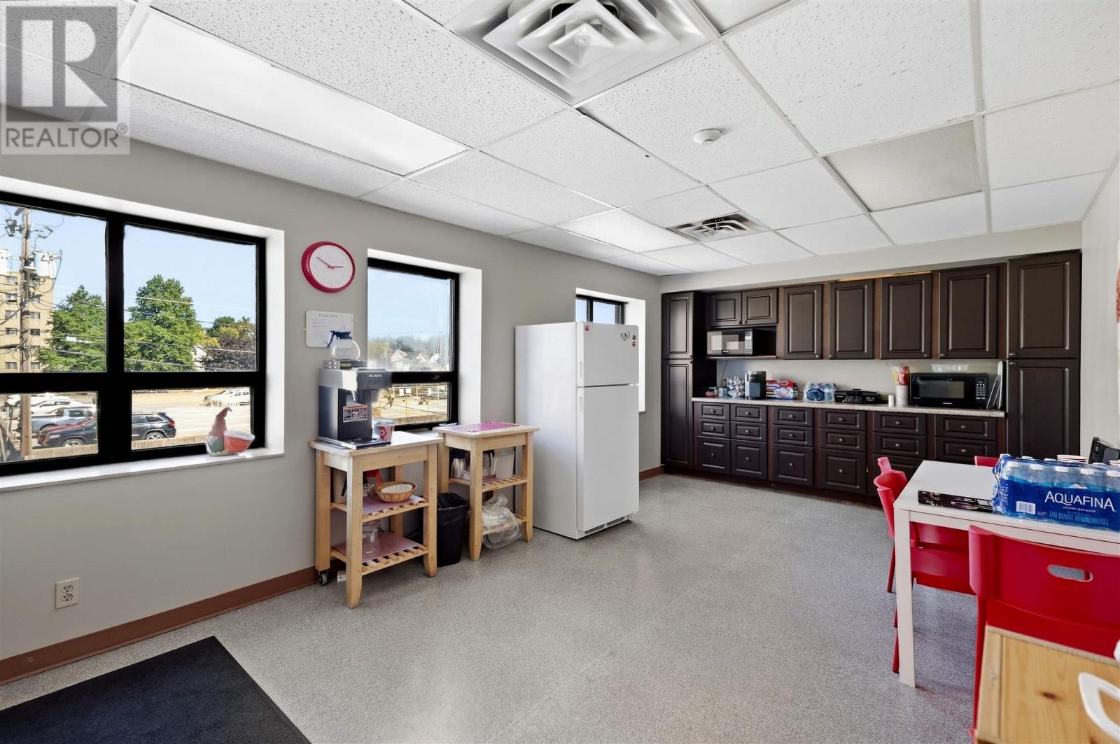 258 Queen St E Property Photo 43