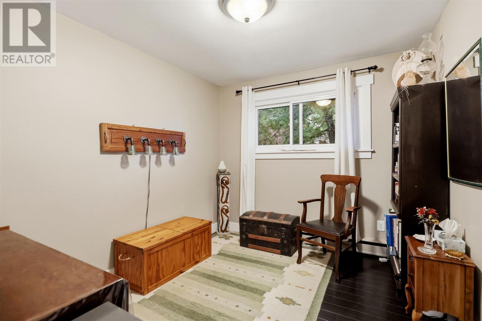 19 Illinois Ave Property Photo 11