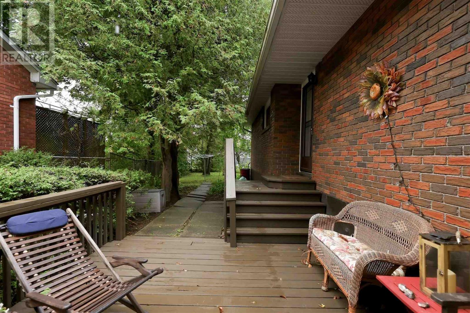 19 Illinois Ave Property Photo 29