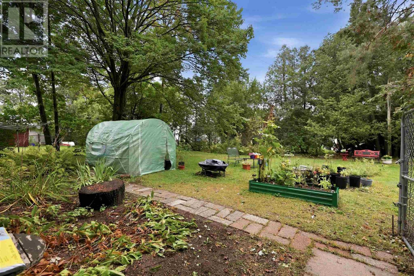 19 Illinois Ave Property Photo 31