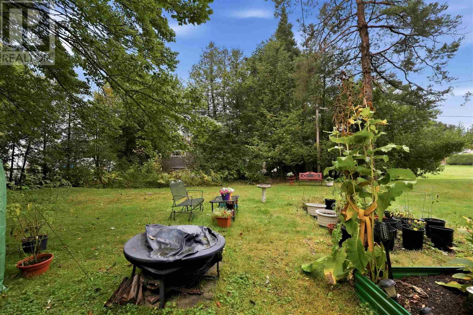 19 Illinois Ave Property Photo 32