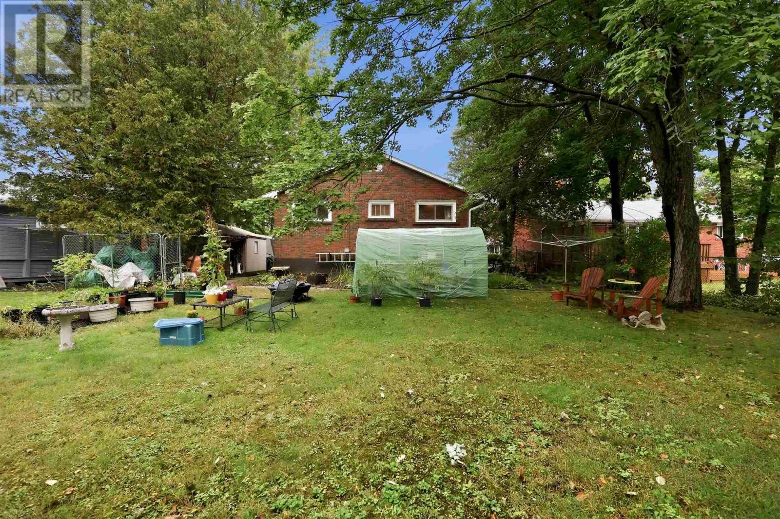 19 Illinois Ave Property Photo 33