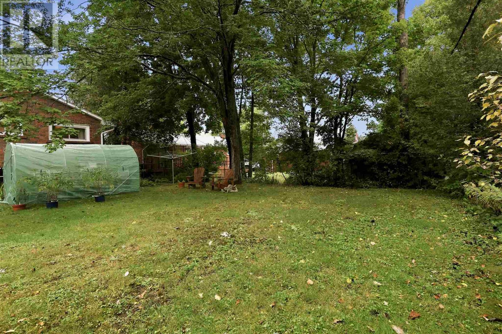 19 Illinois Ave Property Photo 35