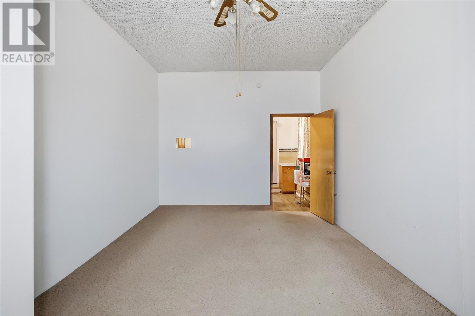 32 Wallace Ter Property Photo 2