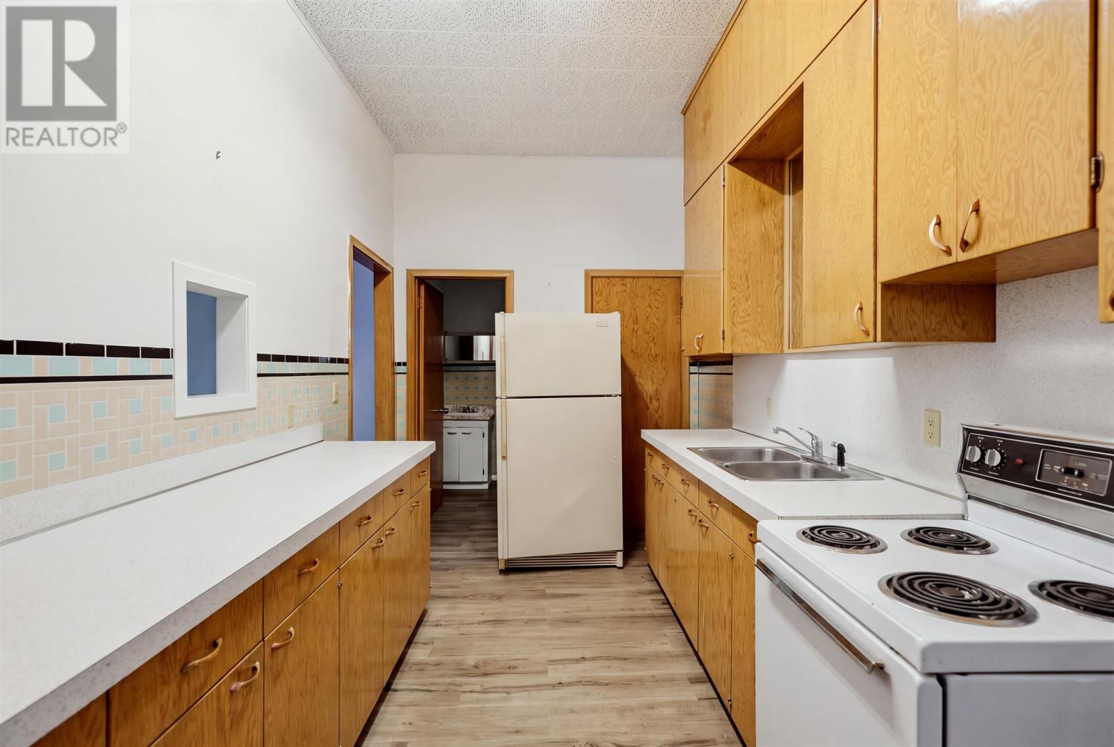 32 Wallace Ter Property Photo 4