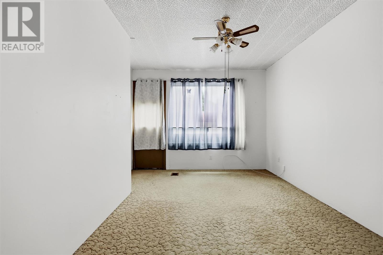 32 Wallace Ter Property Photo 5