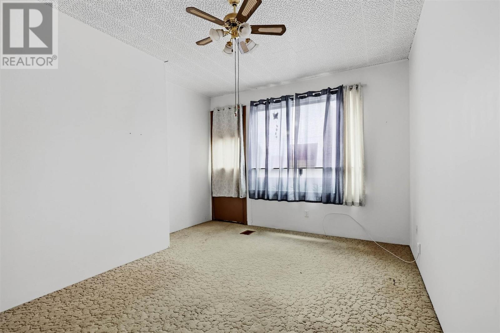 32 Wallace Ter Property Photo 6