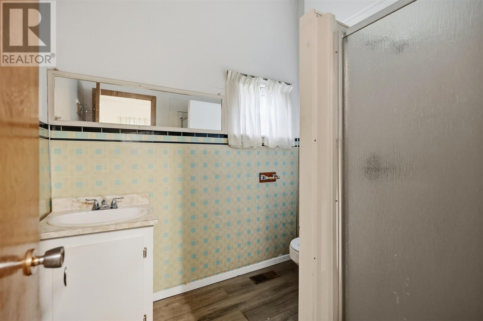 32 Wallace Ter Property Photo 9
