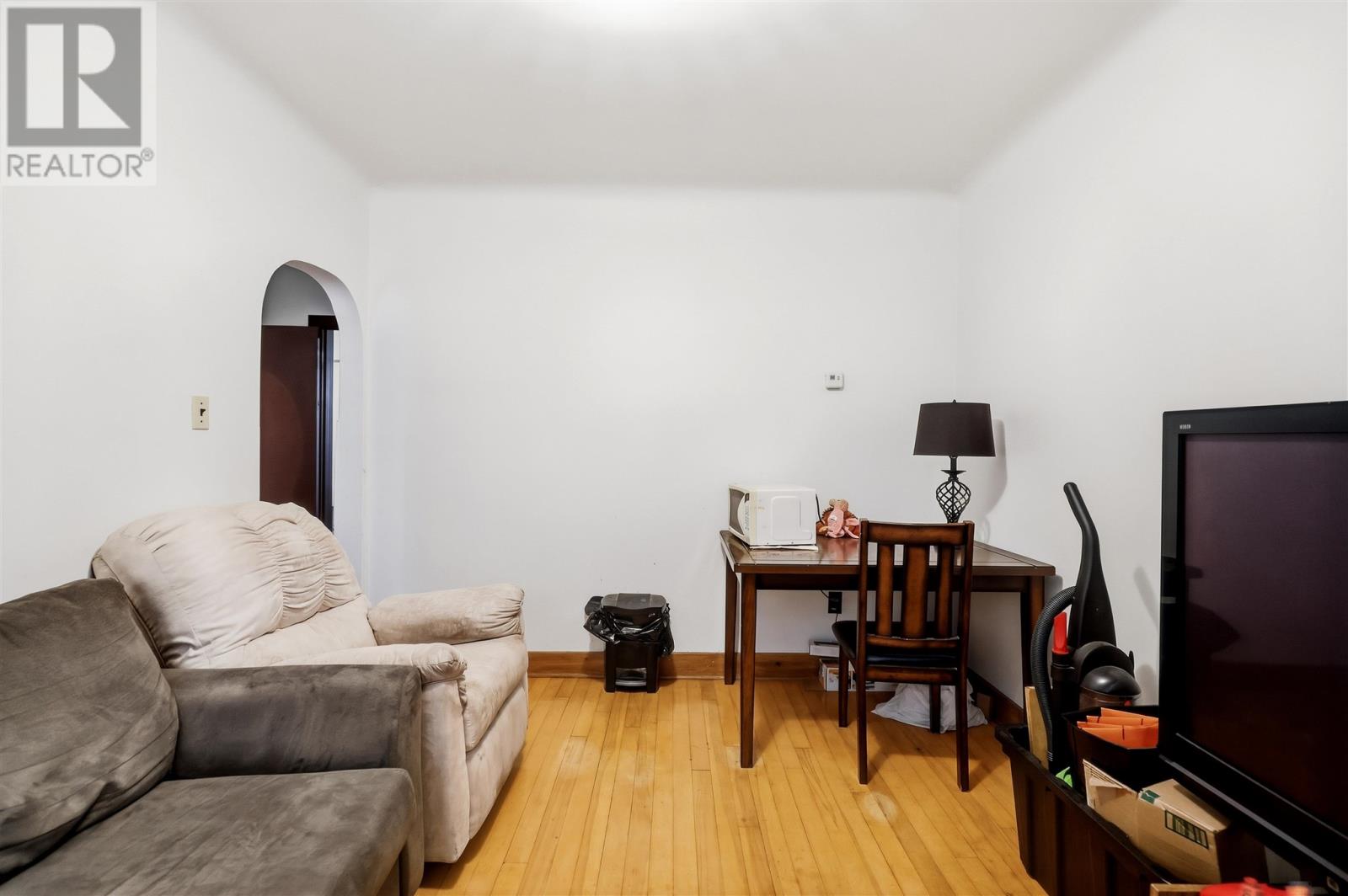 32 Wallace Ter Property Photo 11