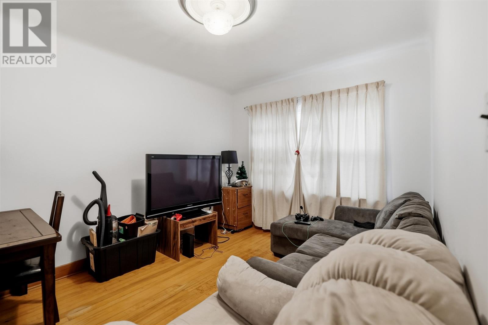 32 Wallace Ter Property Photo 12