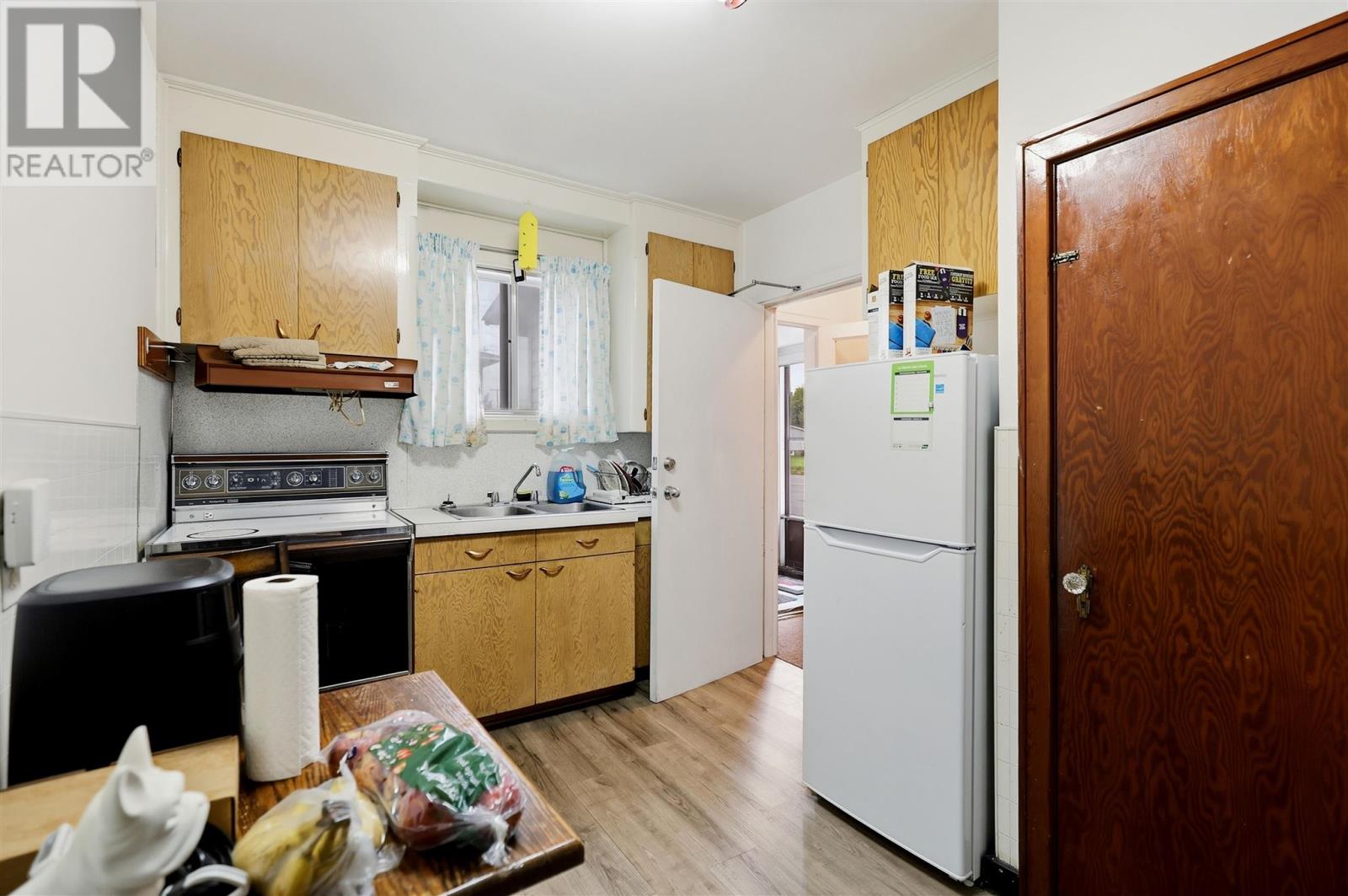 32 Wallace Ter Property Photo 15