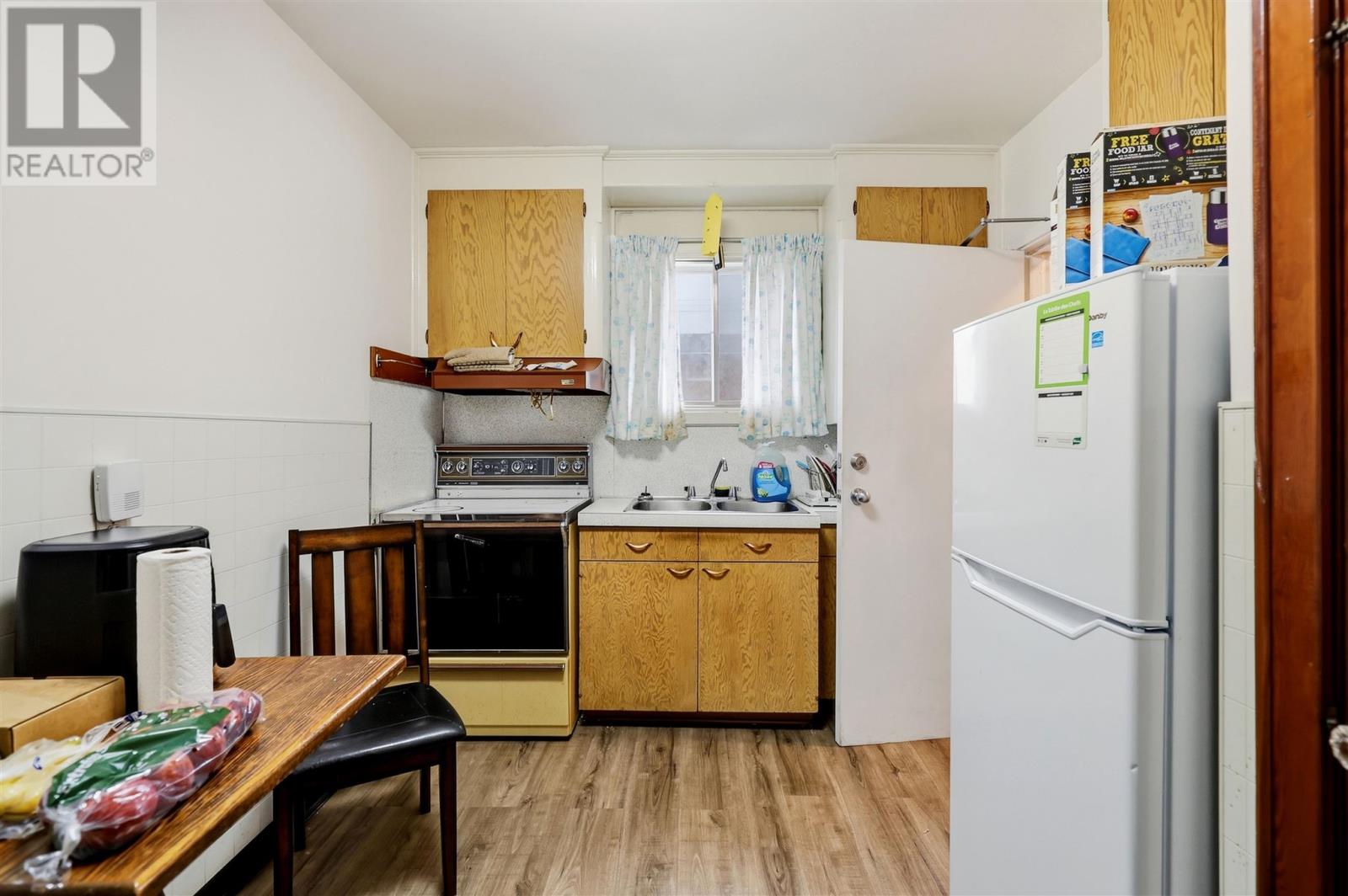 32 Wallace Ter Property Photo 16