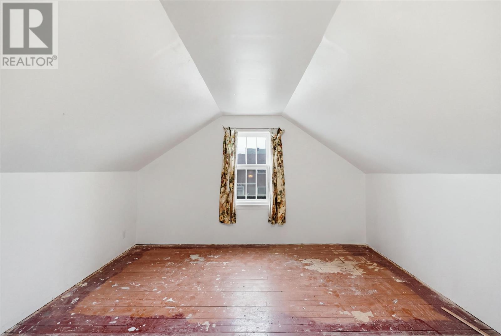 32 Wallace Ter Property Photo 18