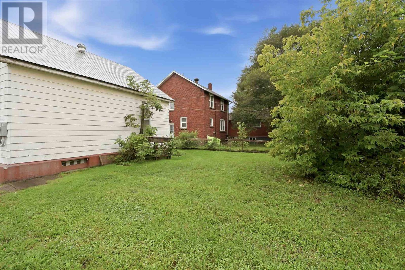32 Wallace Ter Property Photo 25