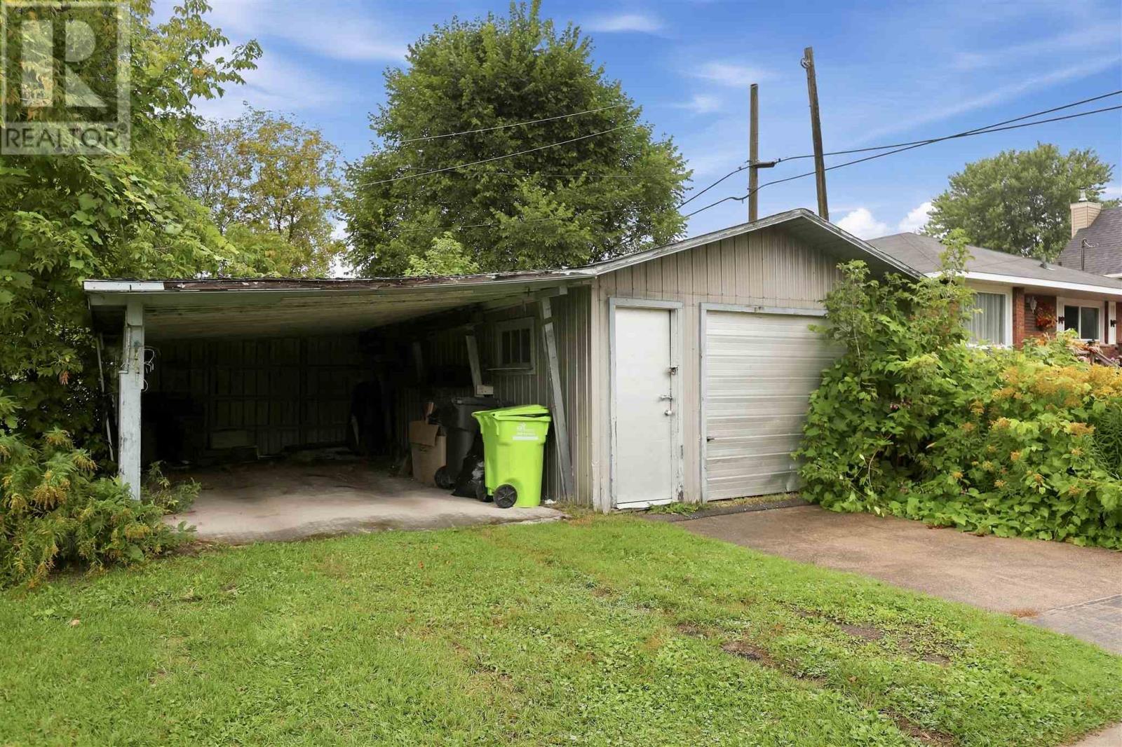 32 Wallace Ter Property Photo 28