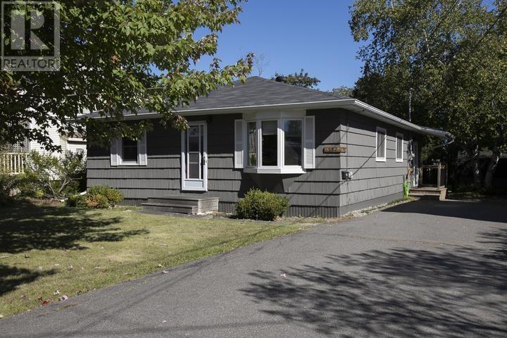 552 Lake ST Property Photo 1