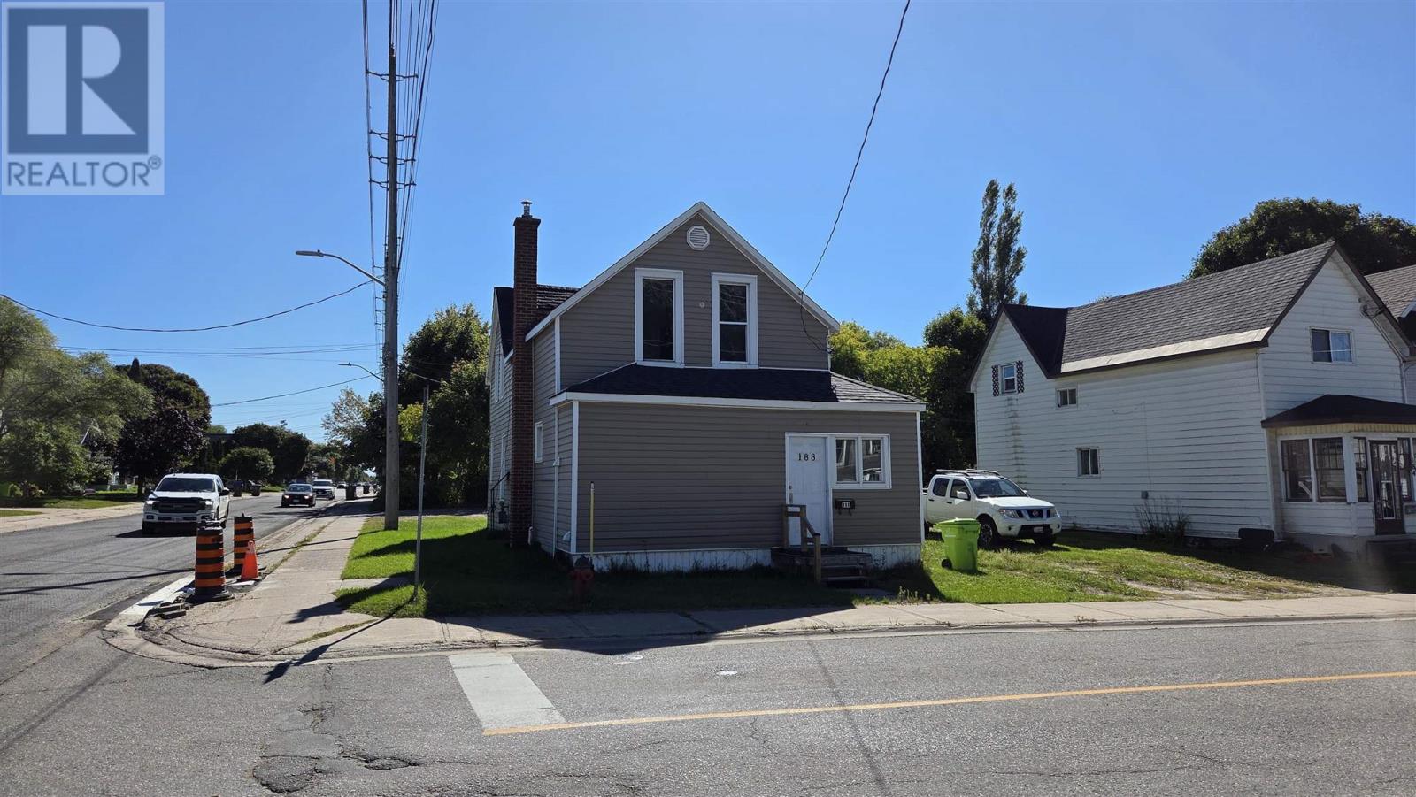 188 Dennis St Property Photo 2