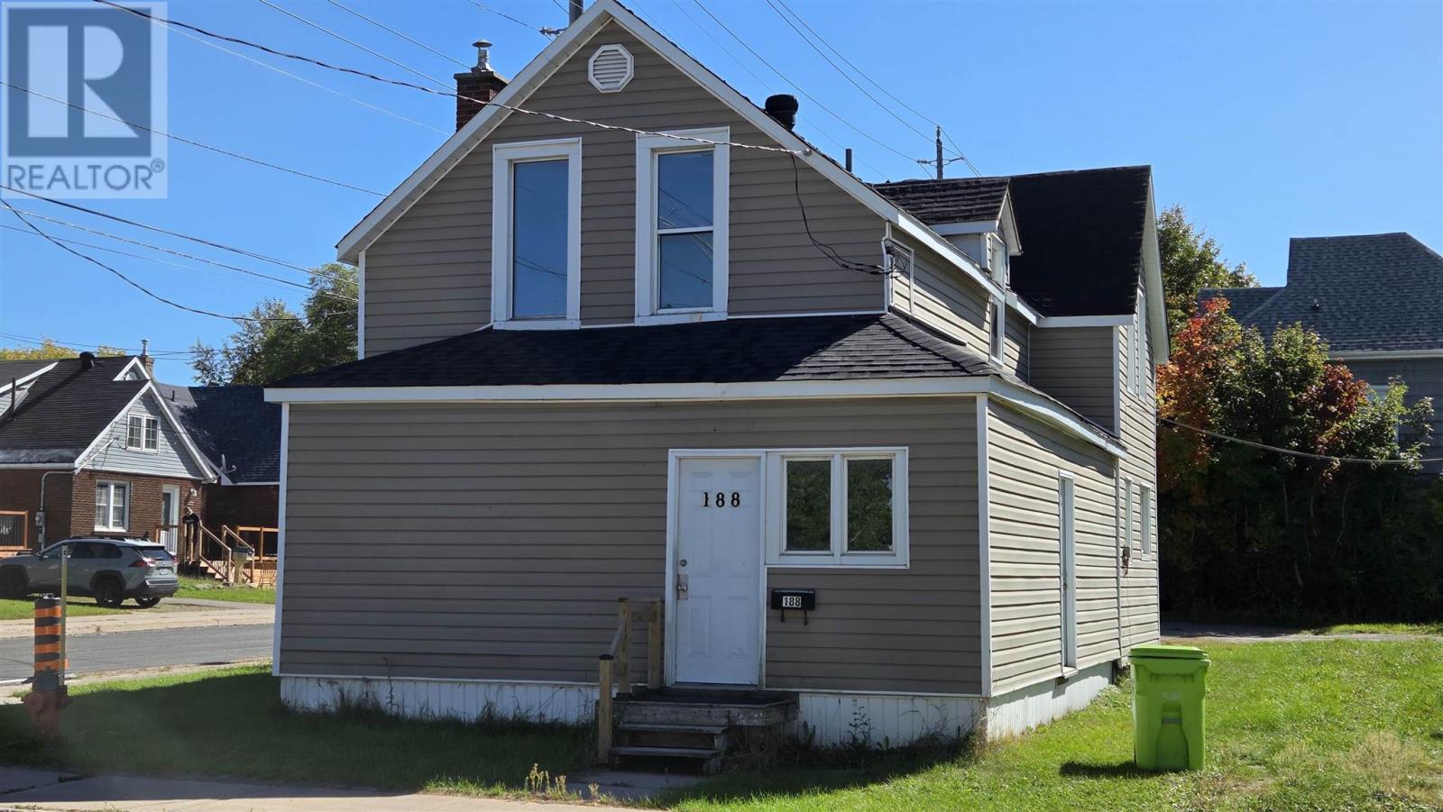 188 Dennis St Property Photo 4
