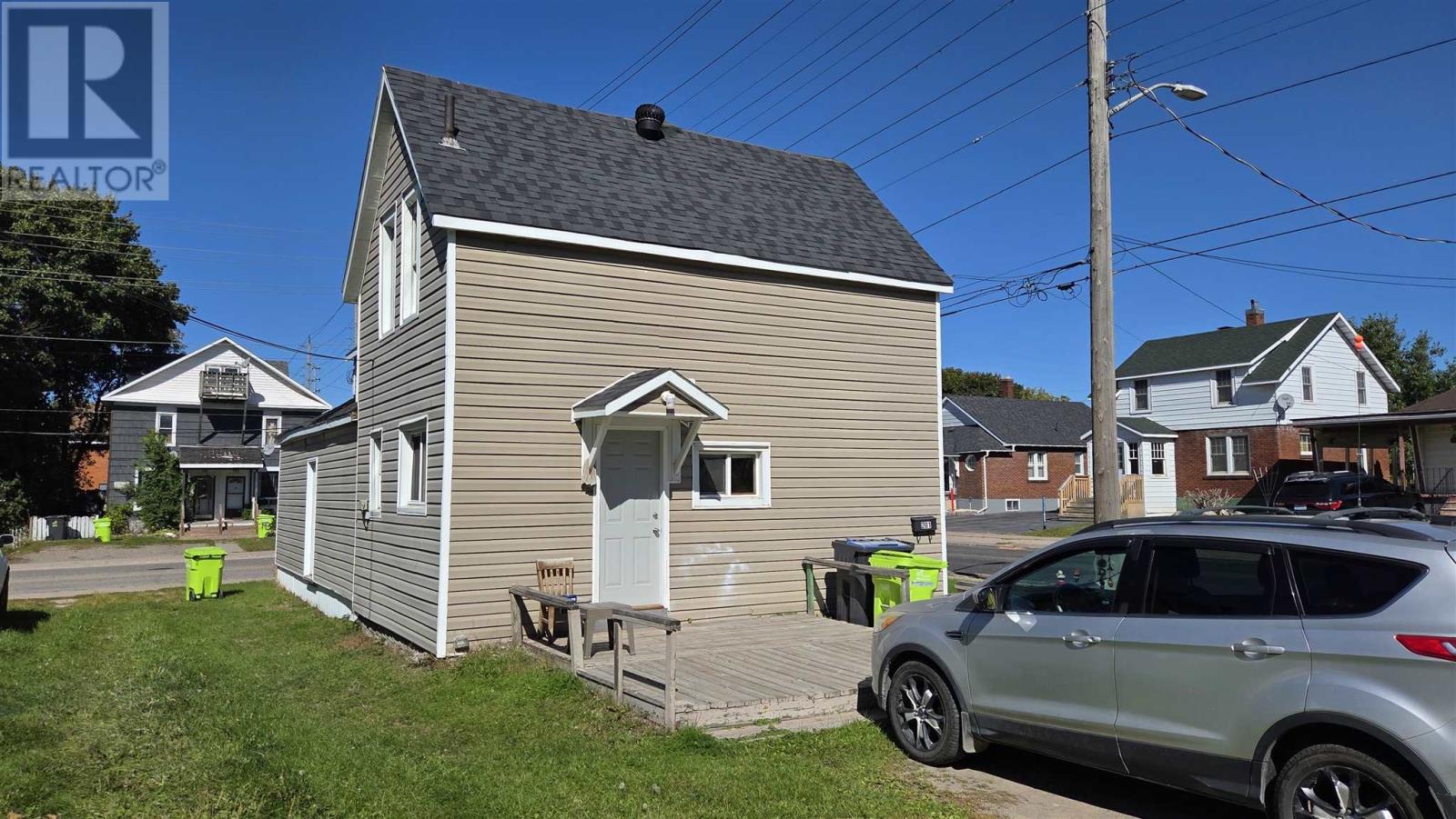 188 Dennis St Property Photo 5