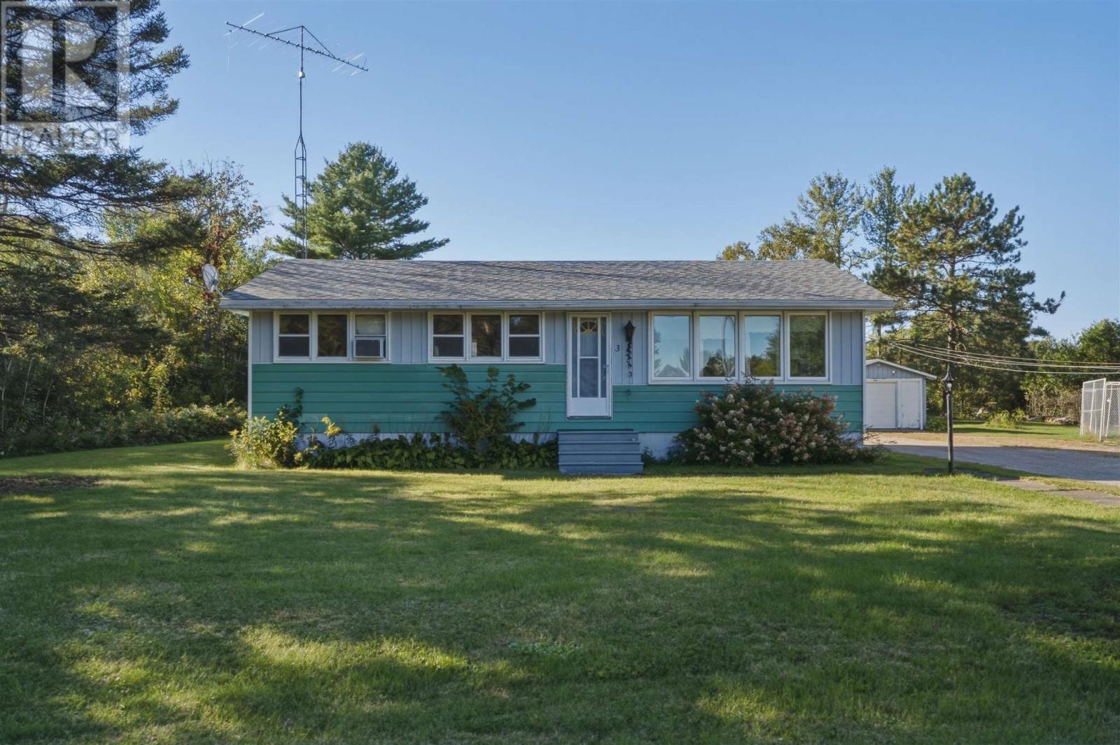 32 Mississagi Cres Property Photo 1
