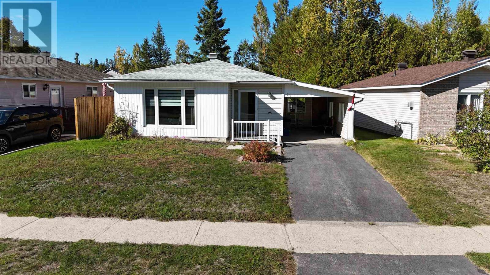 88 Esten Dr S Property Photo 2