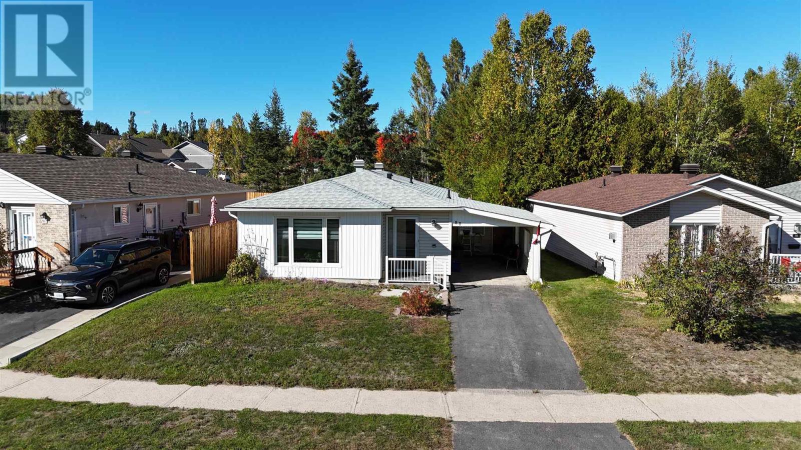 88 Esten Dr S Property Photo 3