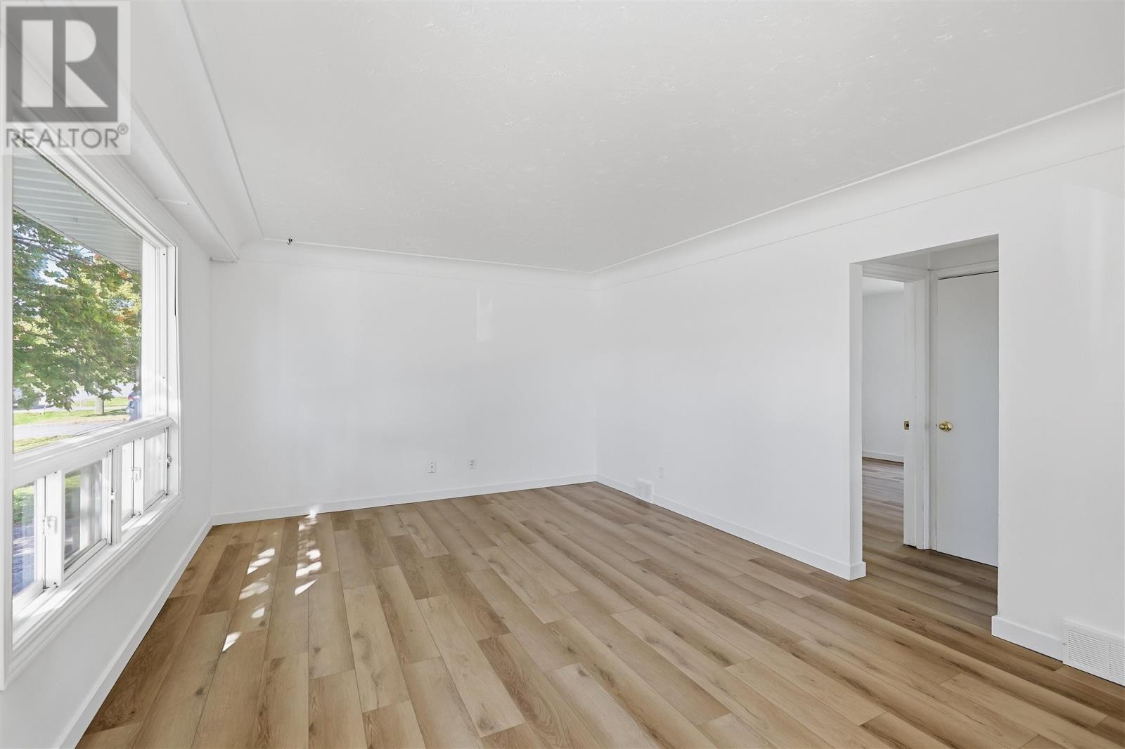 118 Blake Ave Property Photo 3