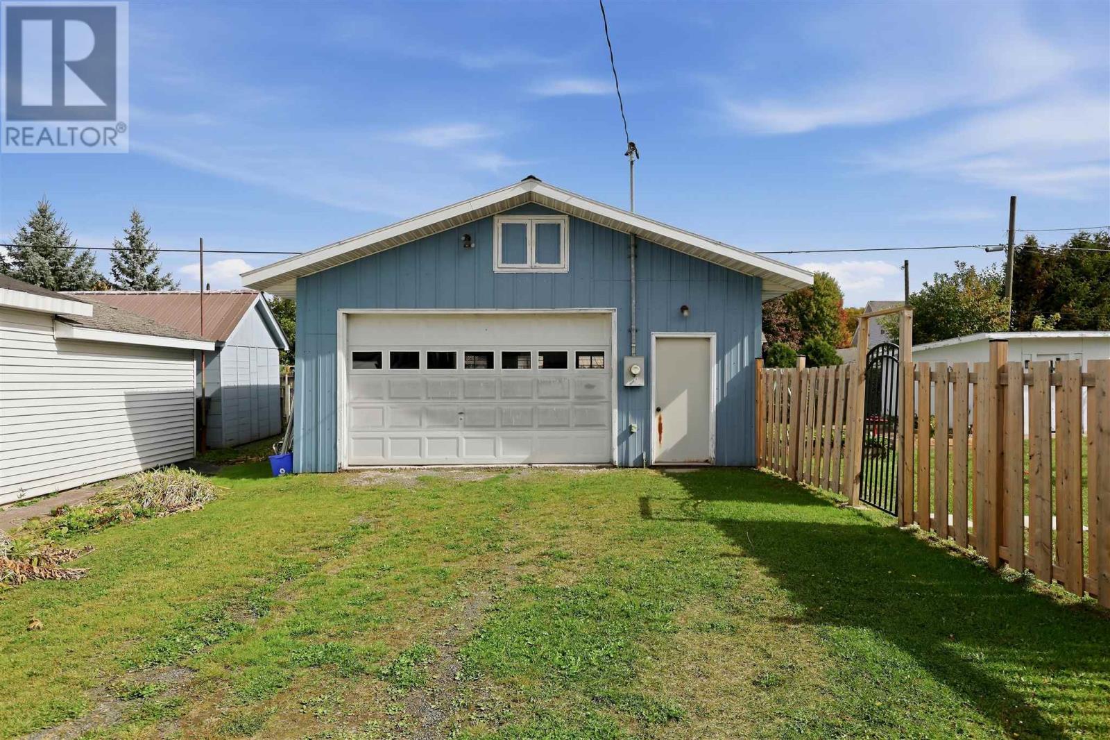 386 Second Ave Property Photo 2