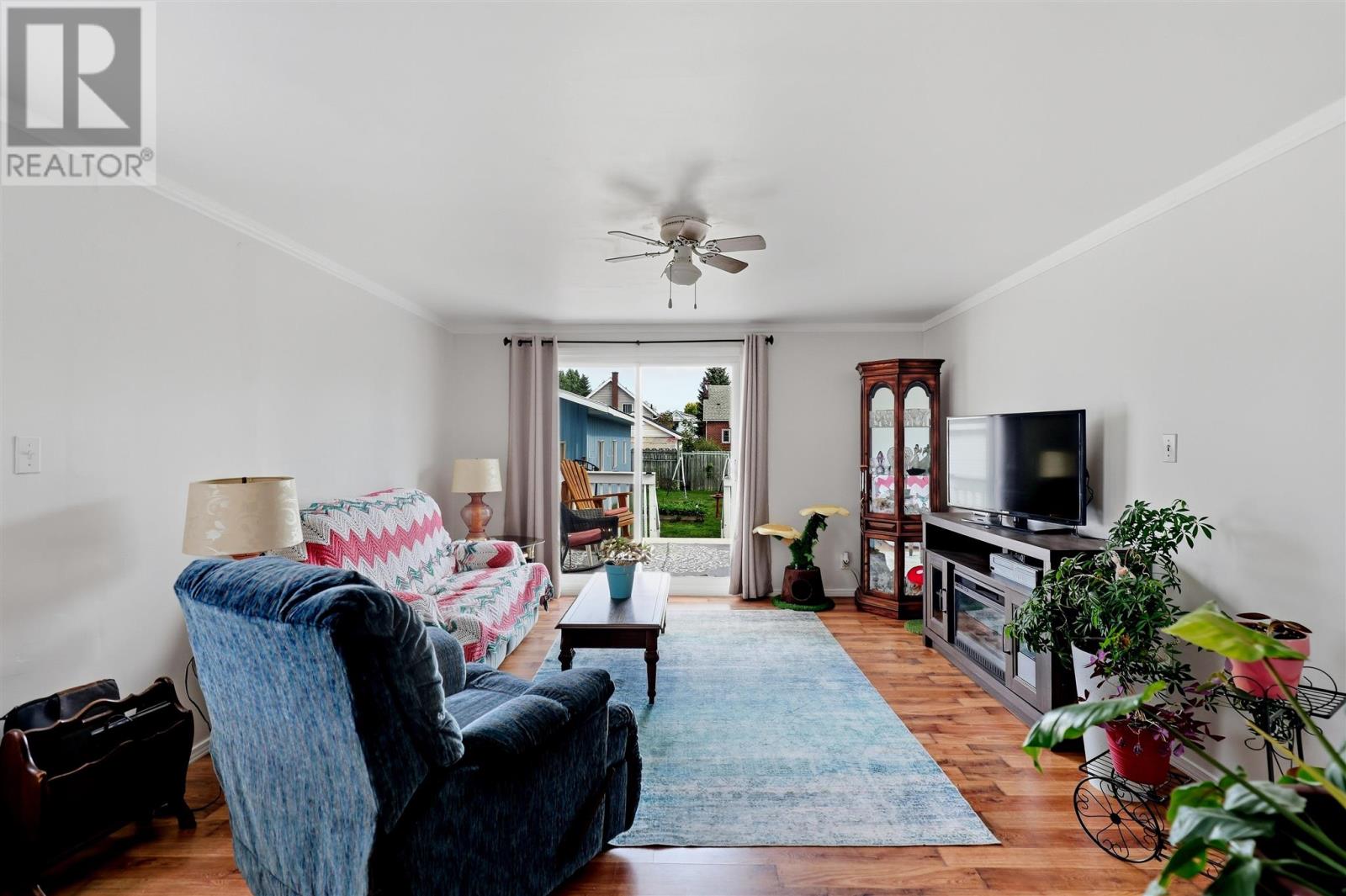 386 Second Ave Property Photo 5