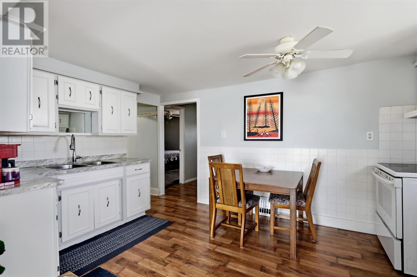 386 Second Ave Property Photo 10