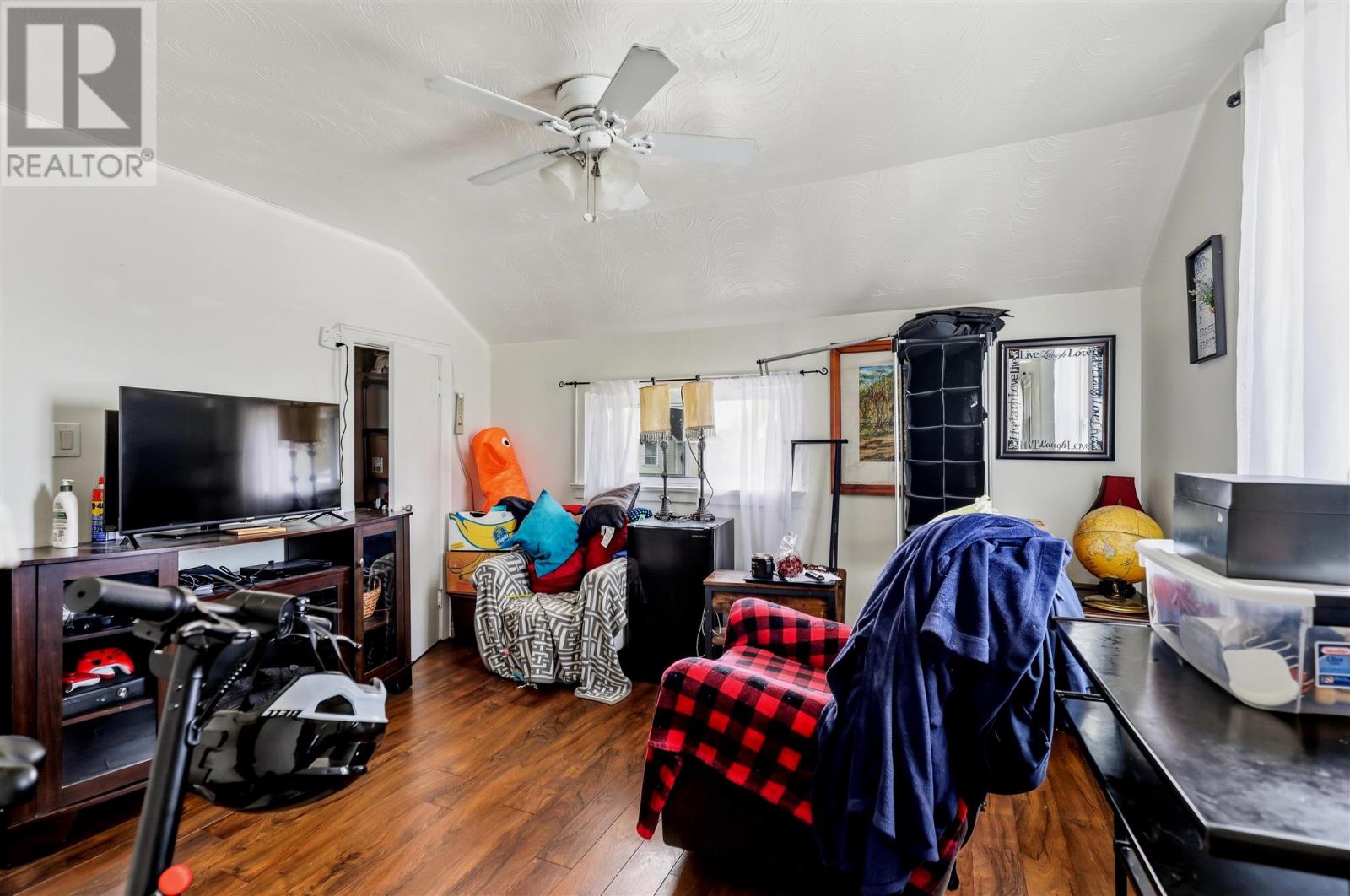 386 Second Ave Property Photo 21