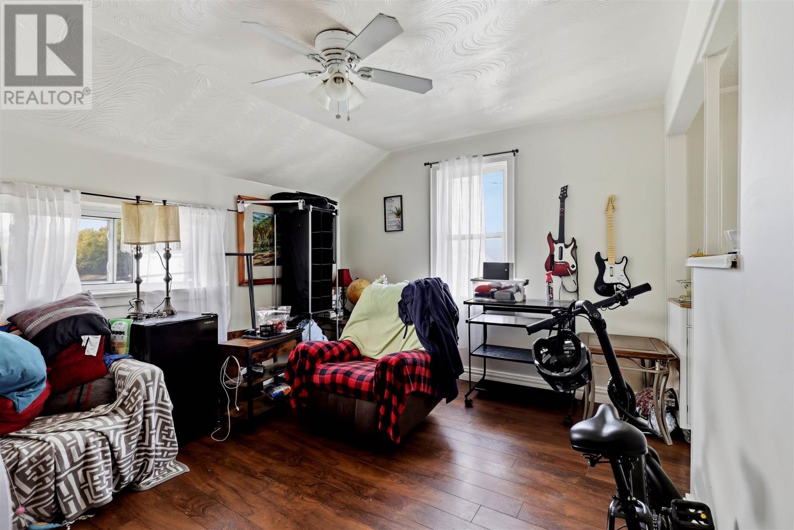 386 Second Ave Property Photo 22
