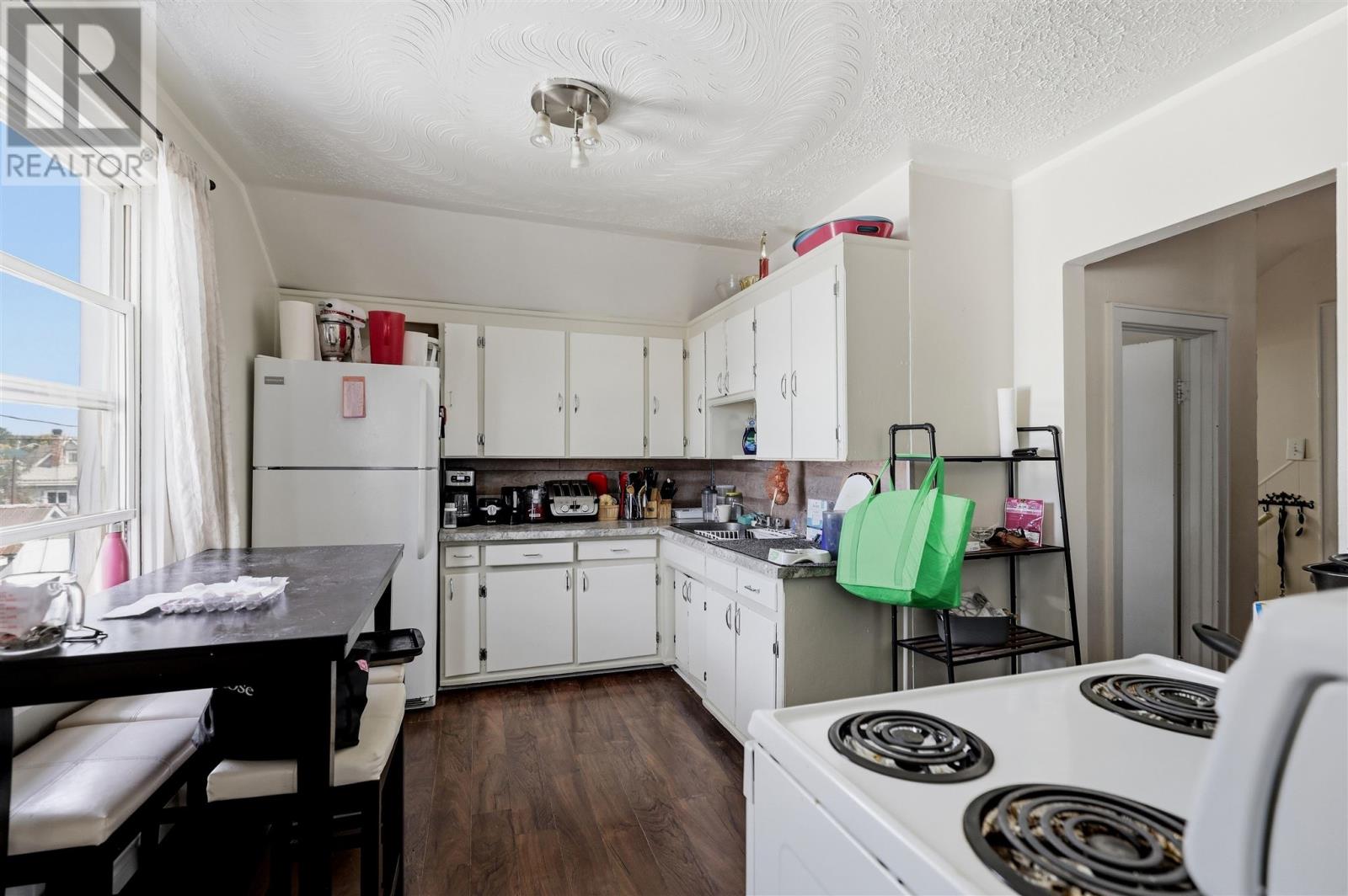 386 Second Ave Property Photo 23