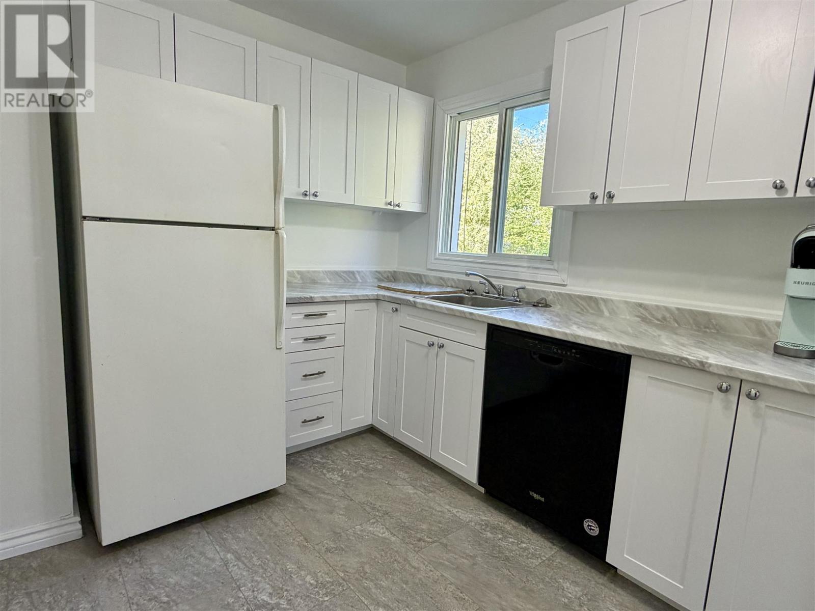 135 Dieppe Ave Property Photo 4
