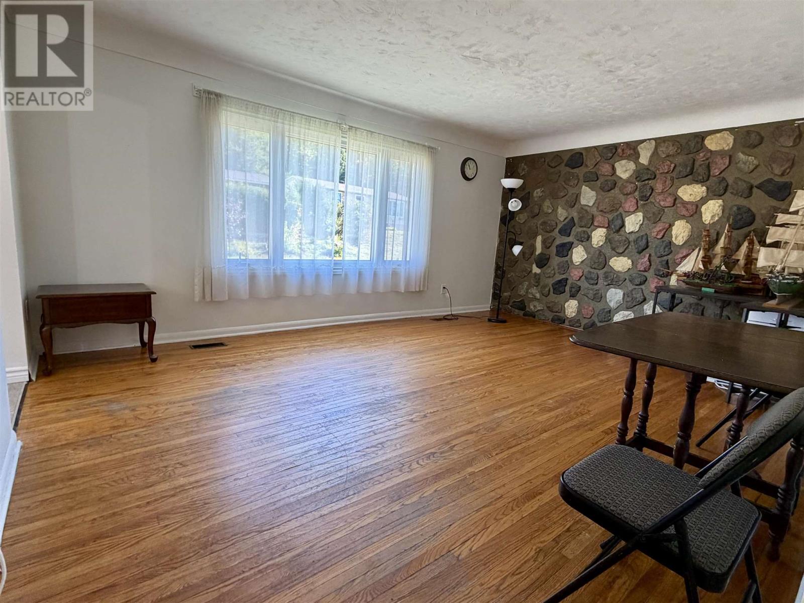 135 Dieppe Ave Property Photo 6