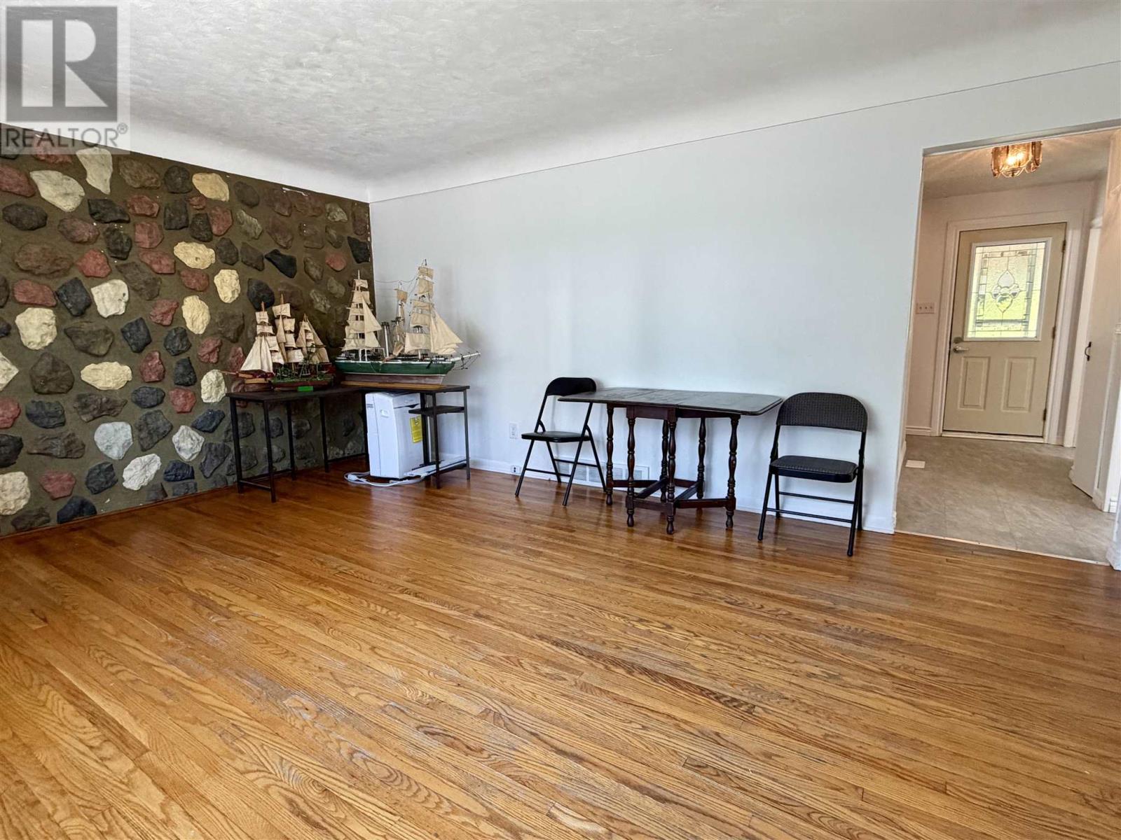 135 Dieppe Ave Property Photo 7