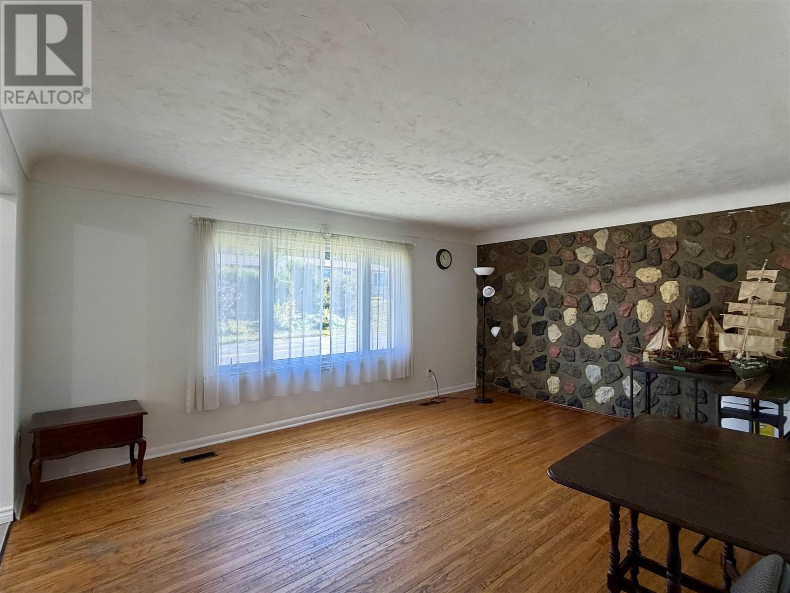 135 Dieppe Ave Property Photo 8