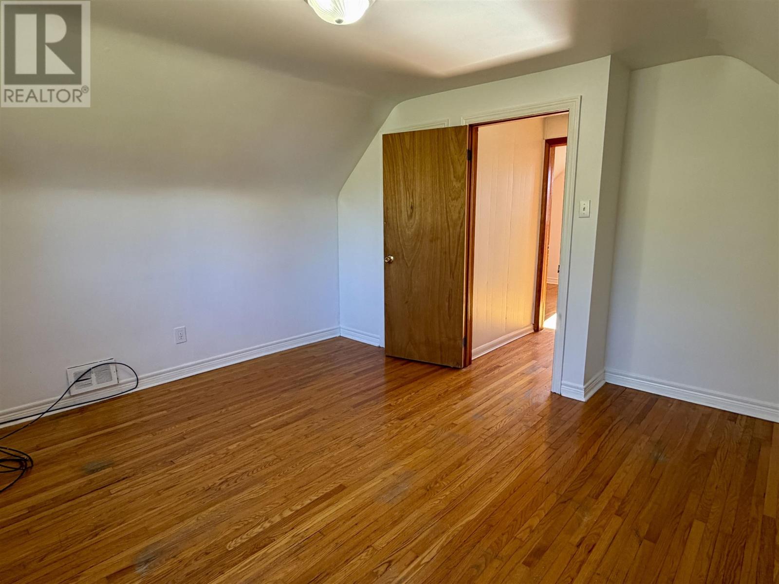 135 Dieppe Ave Property Photo 12