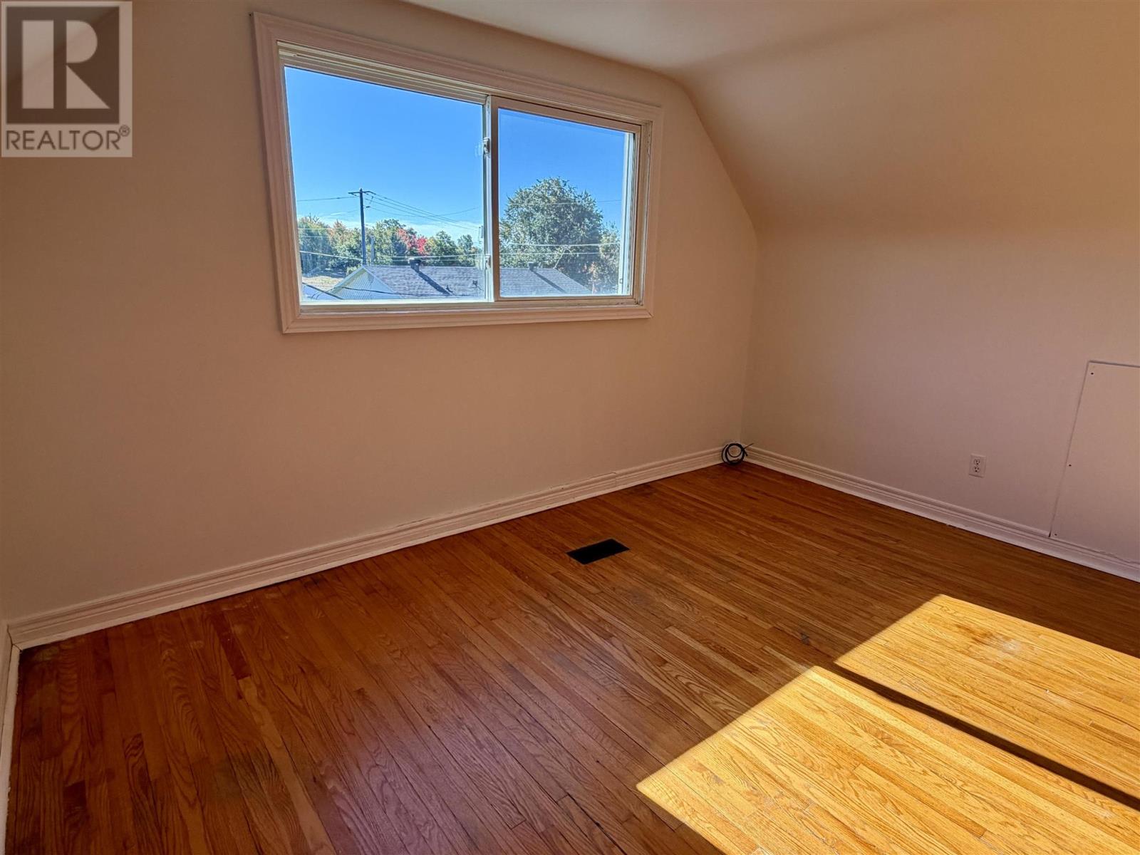 135 Dieppe Ave Property Photo 13