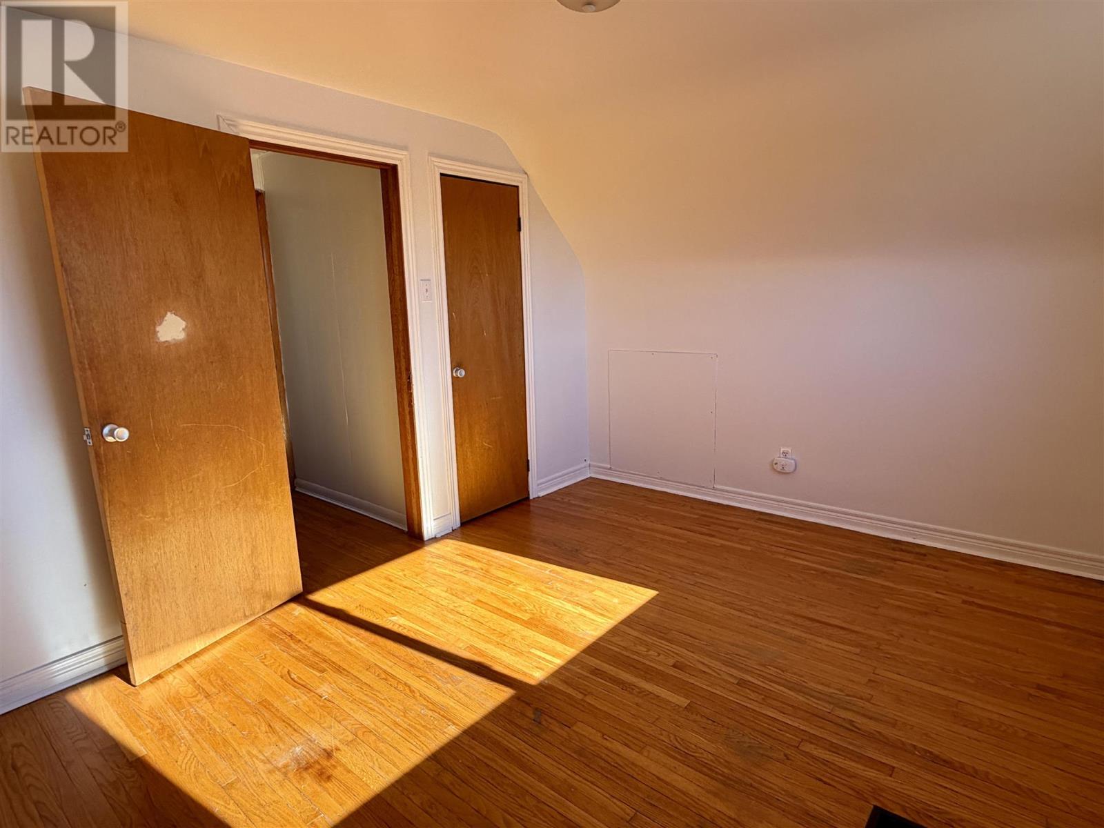 135 Dieppe Ave Property Photo 14