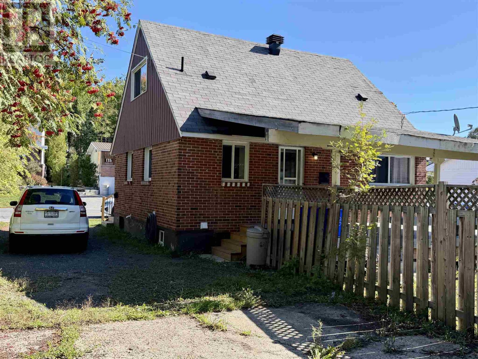135 Dieppe Ave Property Photo 27