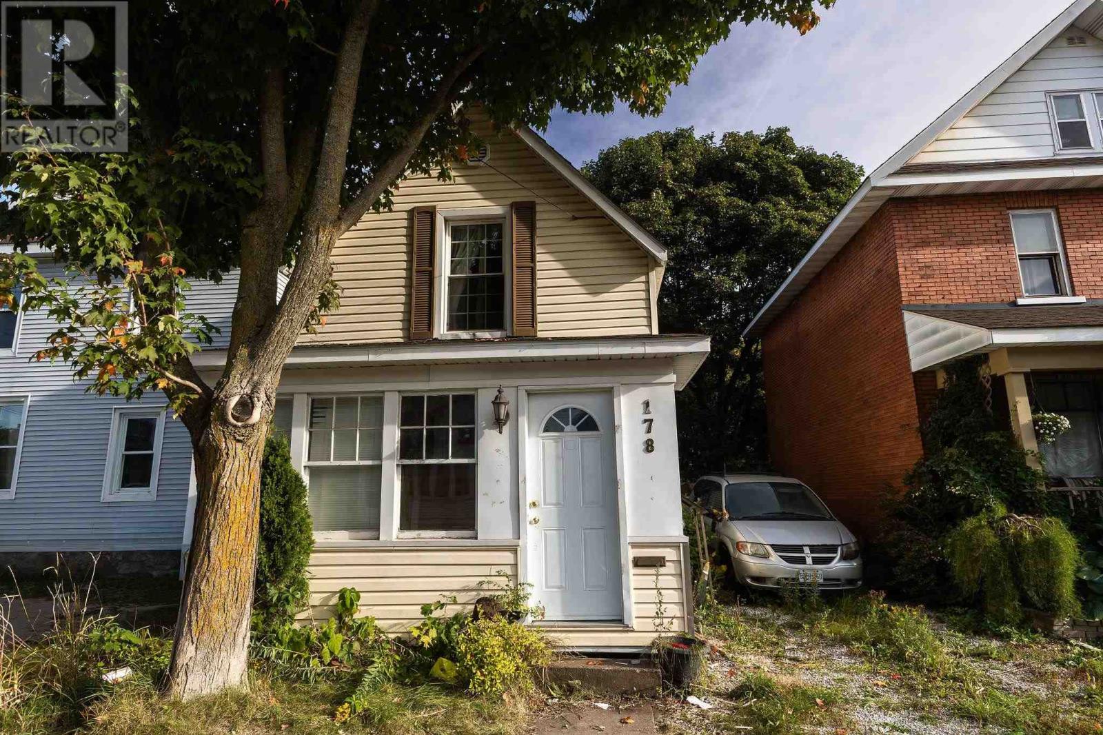 178 Dennis ST Property Photo 1