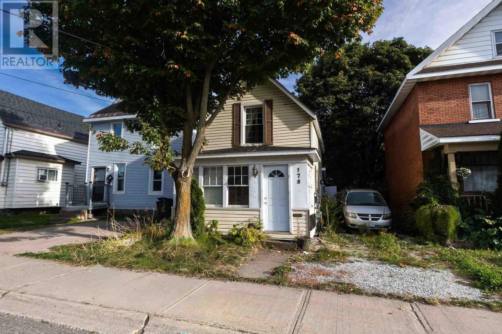 178 Dennis St Property Photo 2