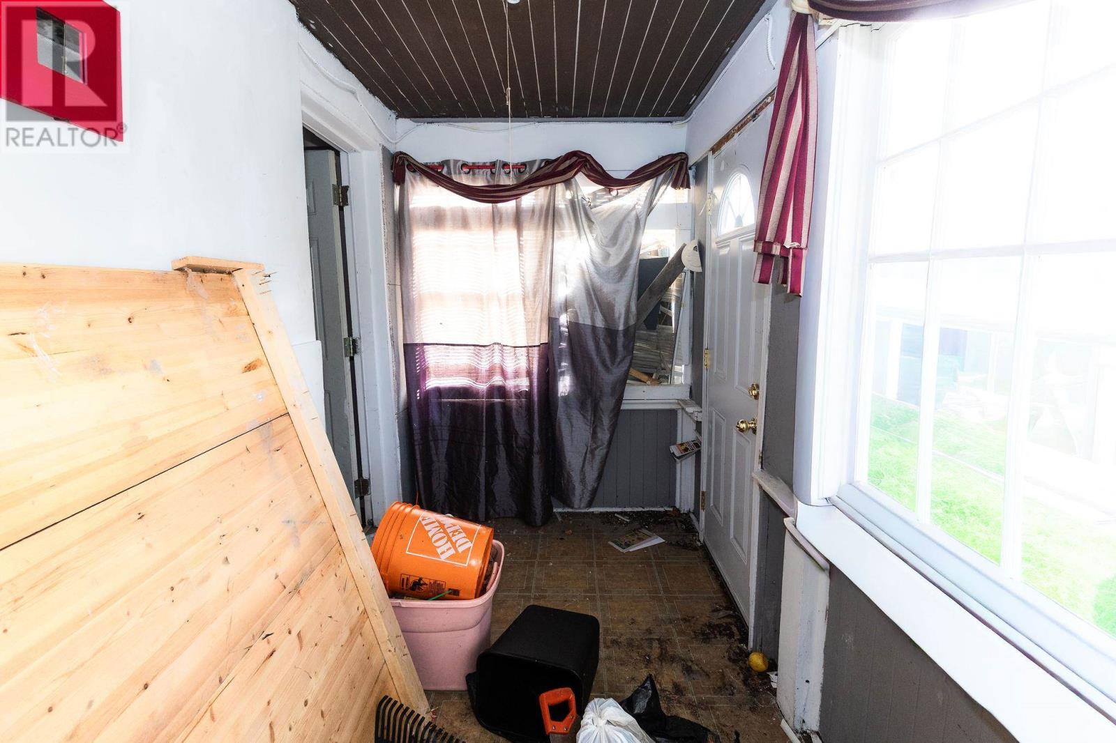 178 Dennis St Property Photo 4