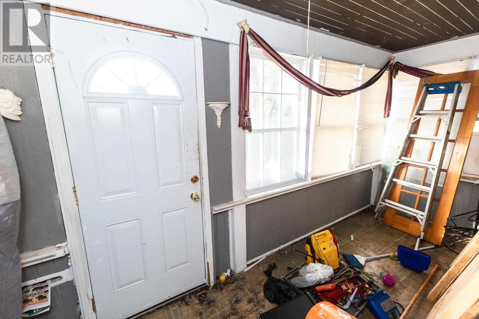 178 Dennis St Property Photo 5