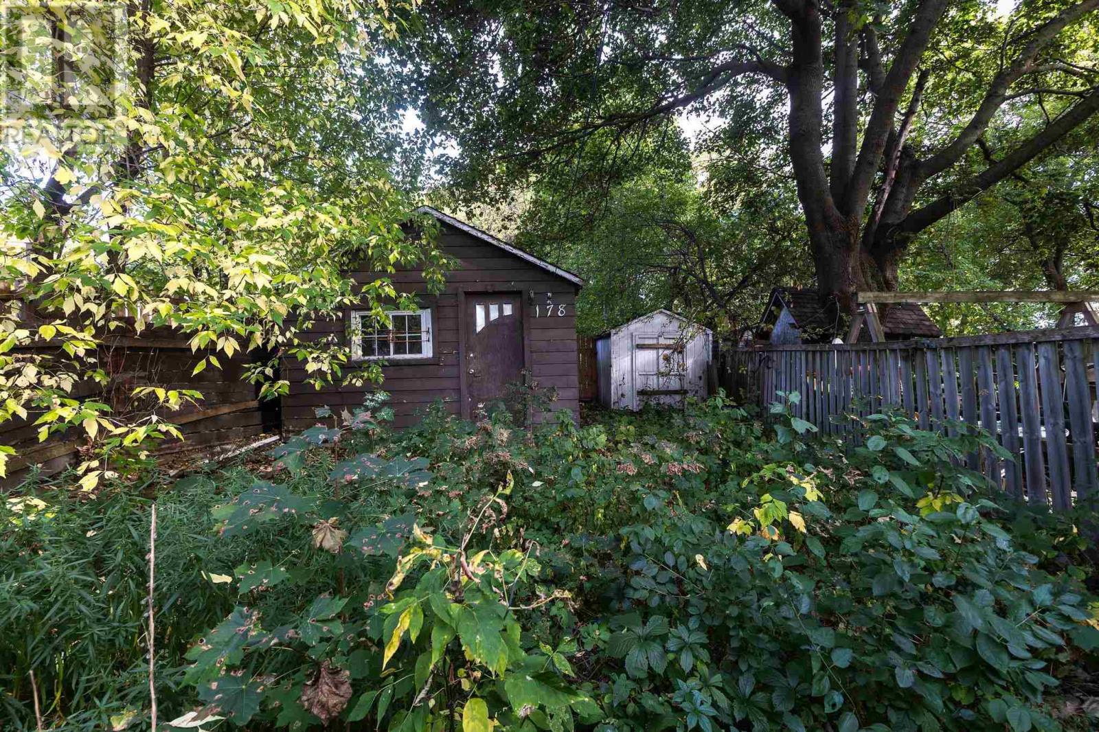 178 Dennis St Property Photo 25