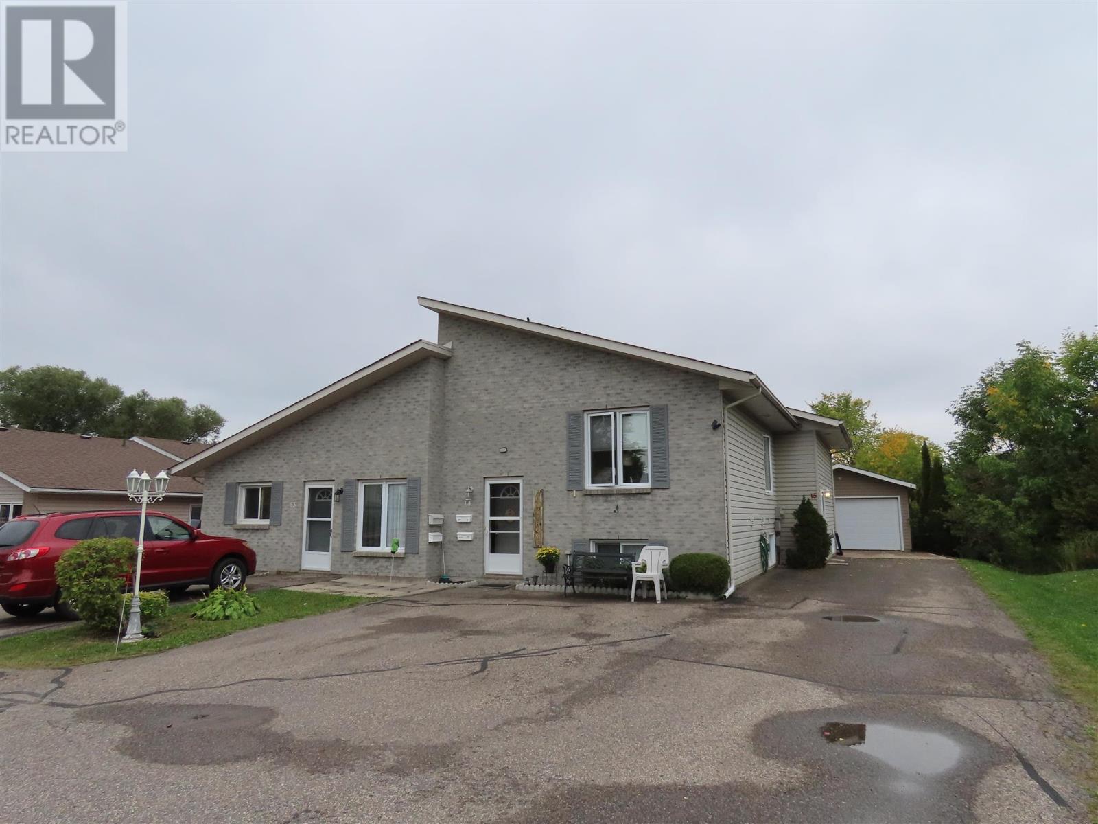 3 Elmwood AVE