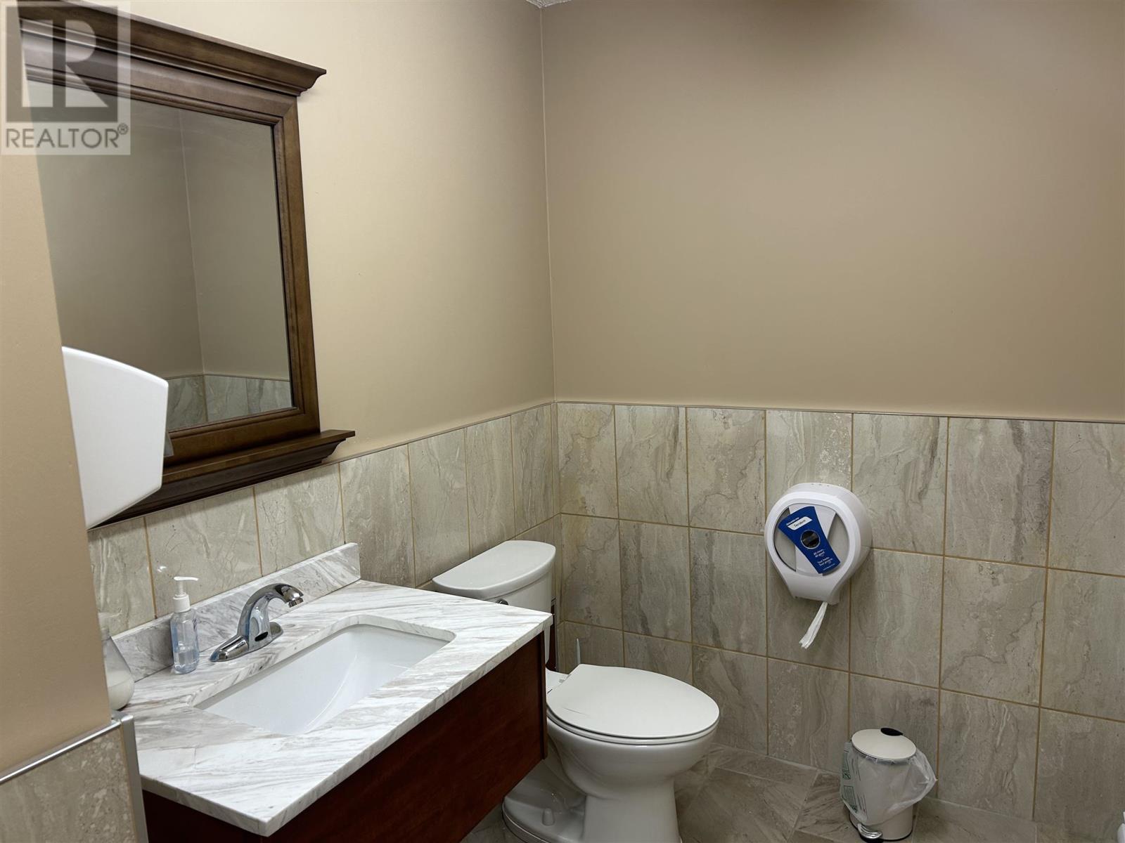 478 Queen St Property Photo 2