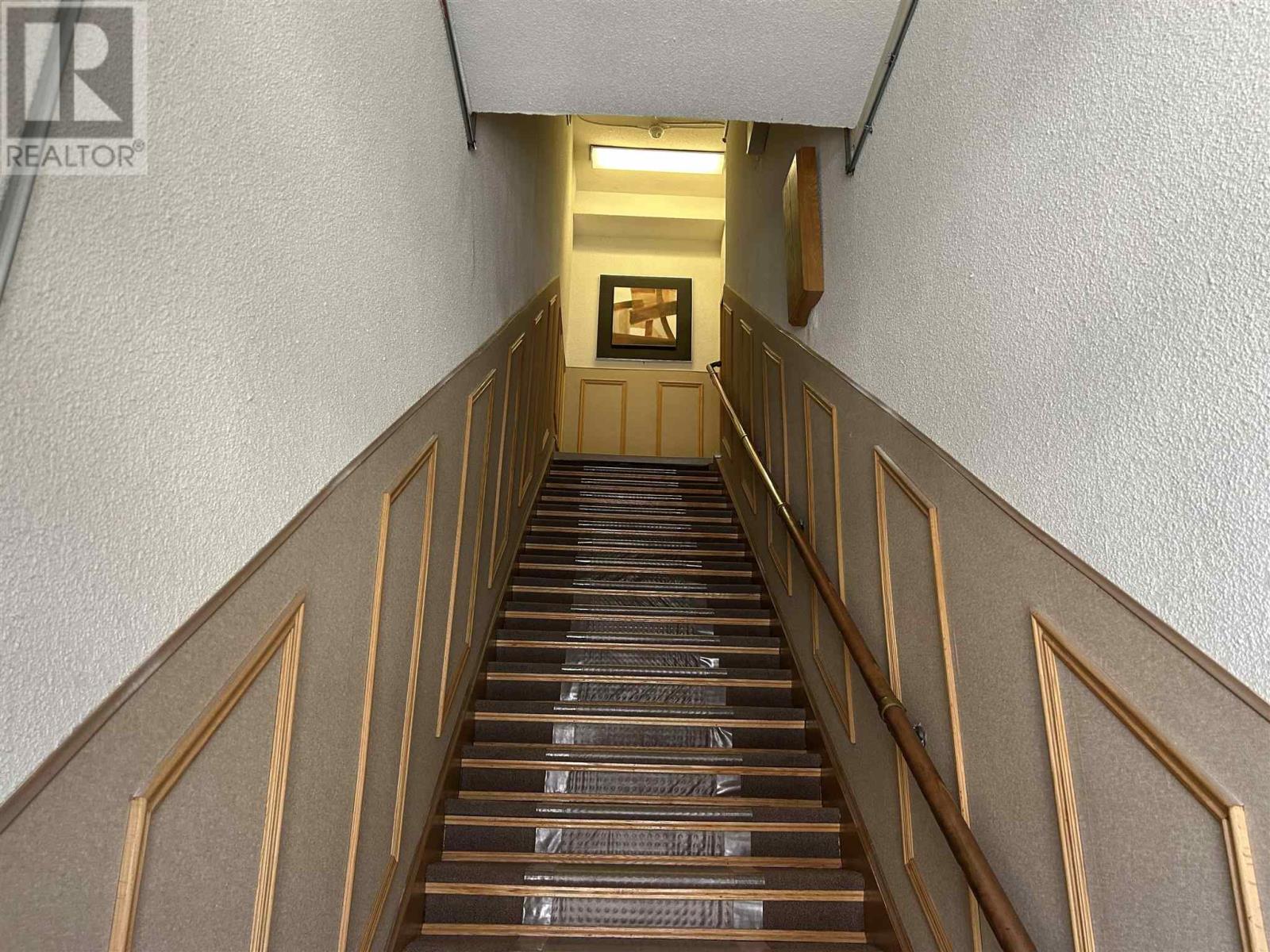 478 Queen St Property Photo 3